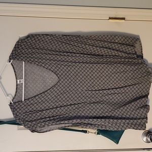 Cap sleeve dressy business top. Oldnavy XXL grey dot